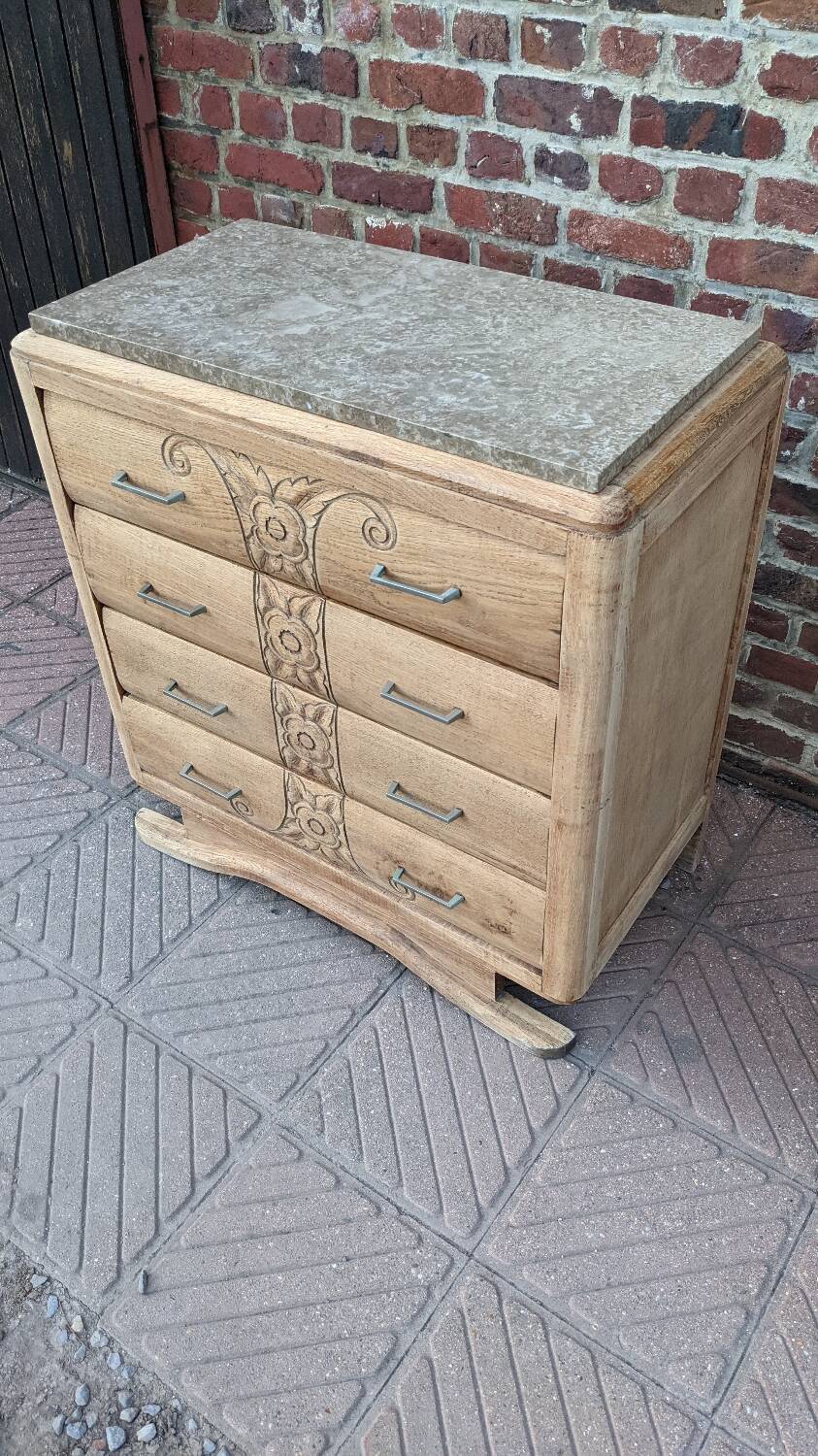 Art deco chest of drawers
