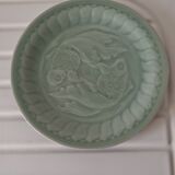 Assiette vert céladon aux poissons