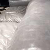 Gio Pagani – “Je T’Attends” Sofa – Premium Light Grey Leather