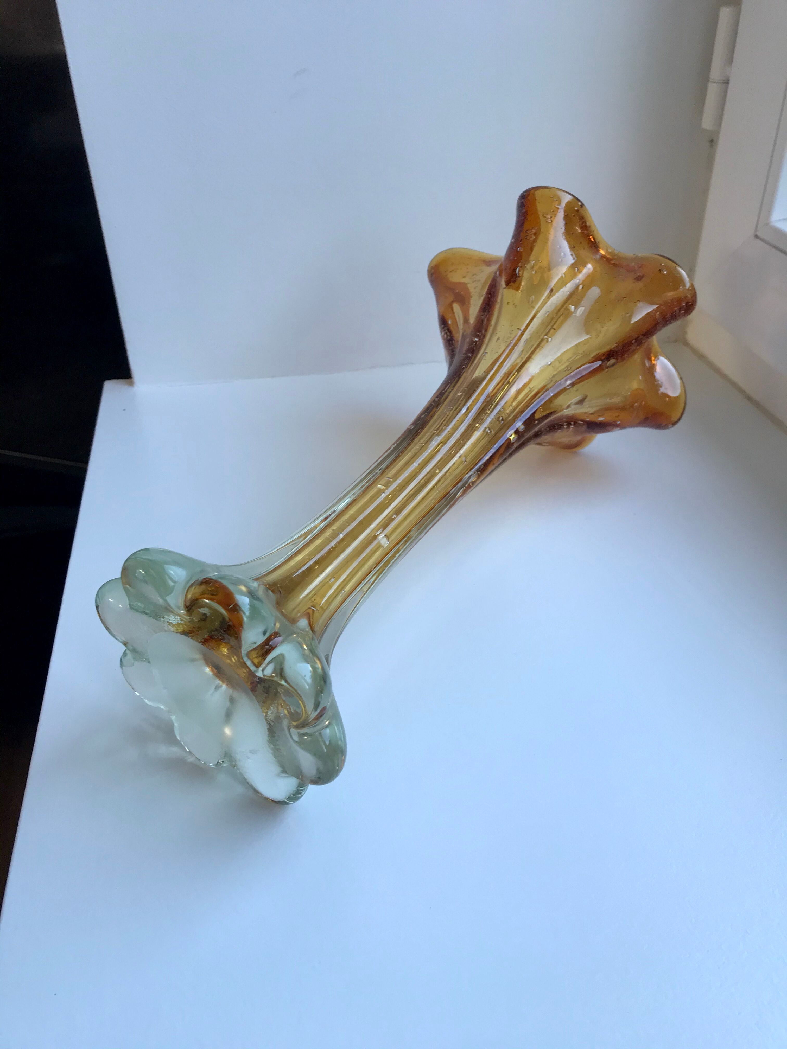 Vase corolle en verre de biot ambré années 60