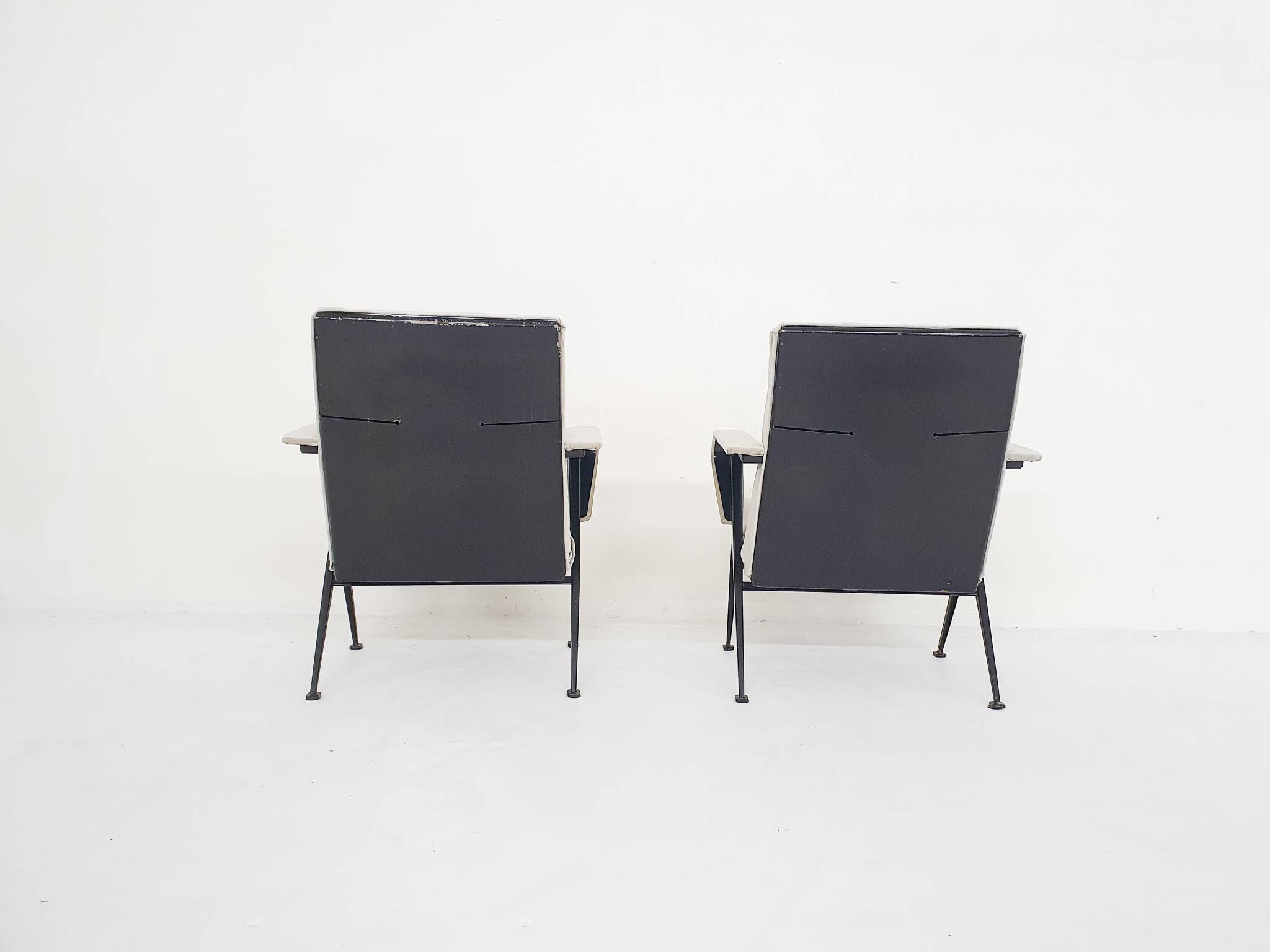 Set of two "Repose" lounge chairs by Friso Kramer for Ahrend de Cirkel, The Netherlands 1959