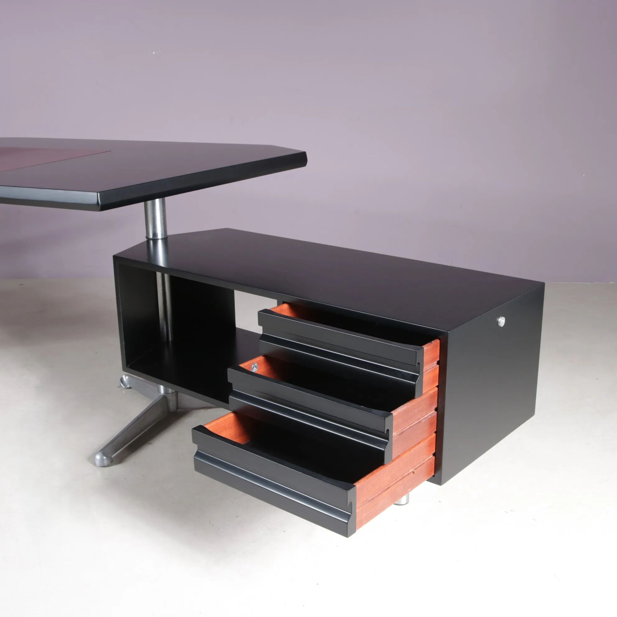 1950s Osvaldo Borsani desk for Tecno Milano, Italy