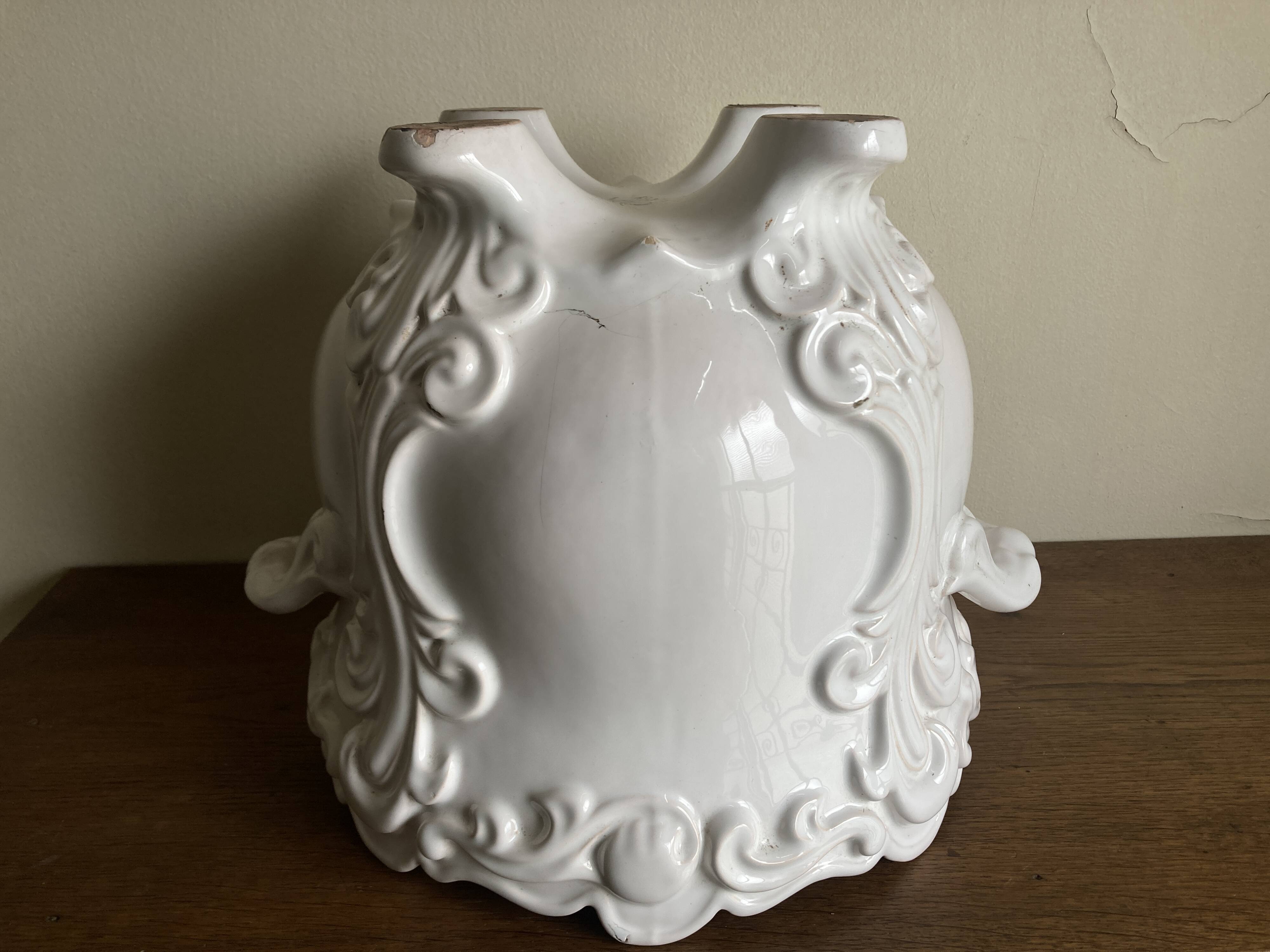 Moustiers Lallier white earthenware floor planter D30cm