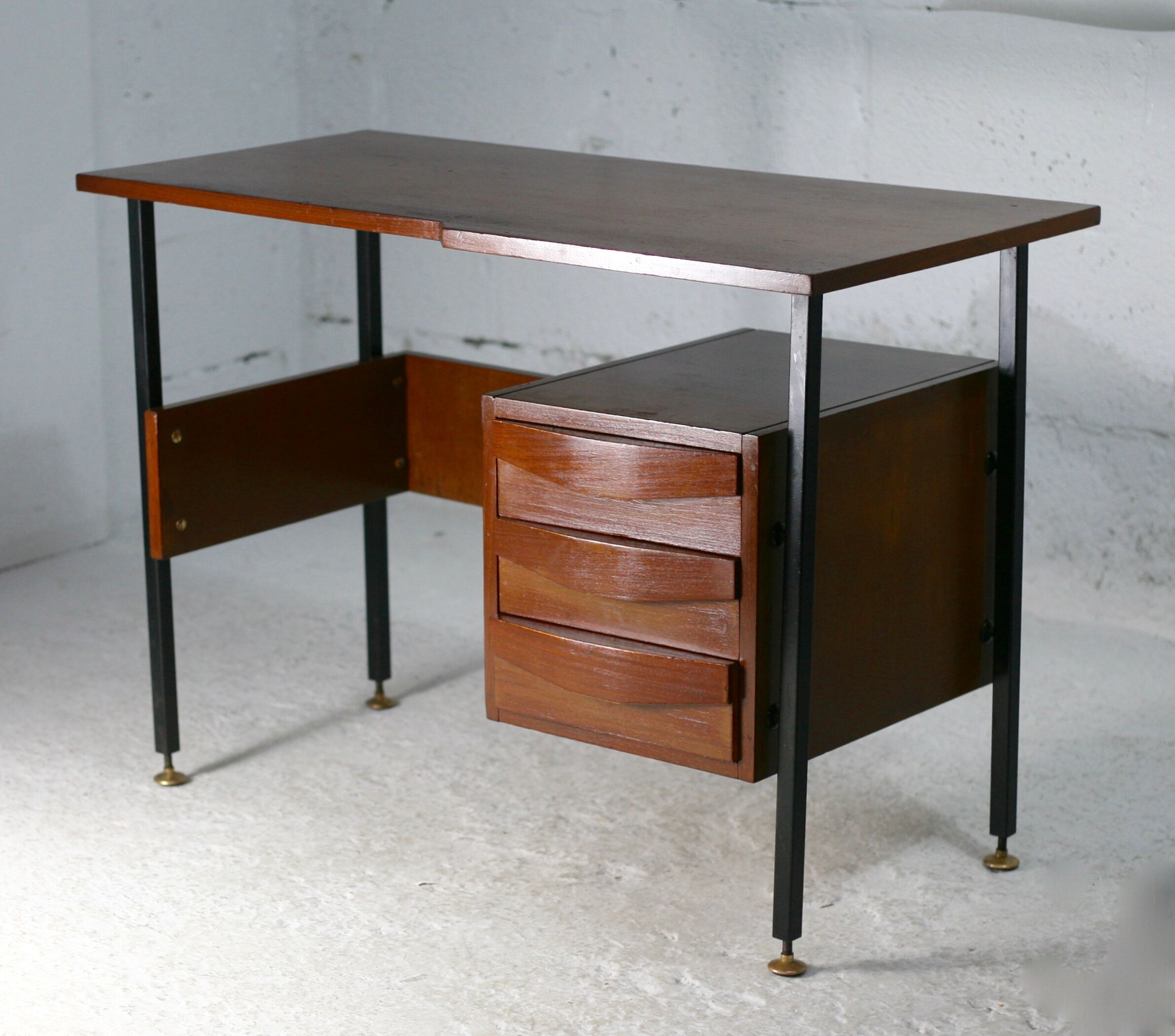 Bureau en bois léger, France, circa 1950