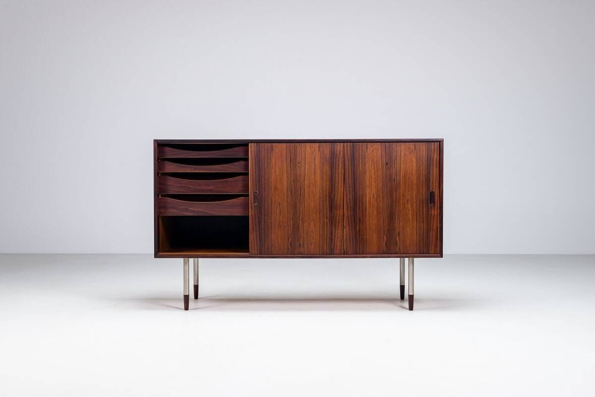 Buffet inhabituel en palissandre avec pieds en métal Danemark 1960