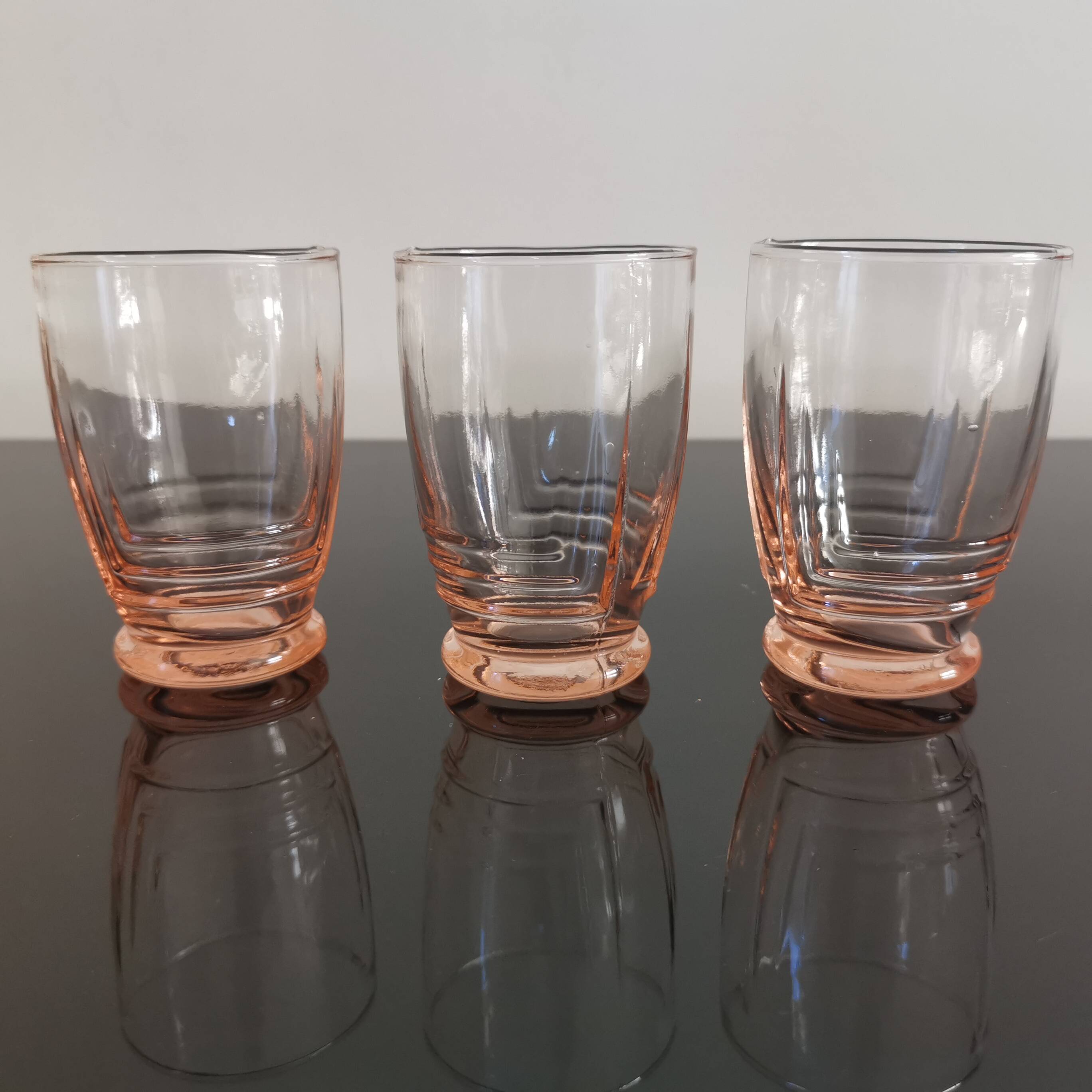 Set of 3 pink smoked glasses in chiseled glass from the 1950s