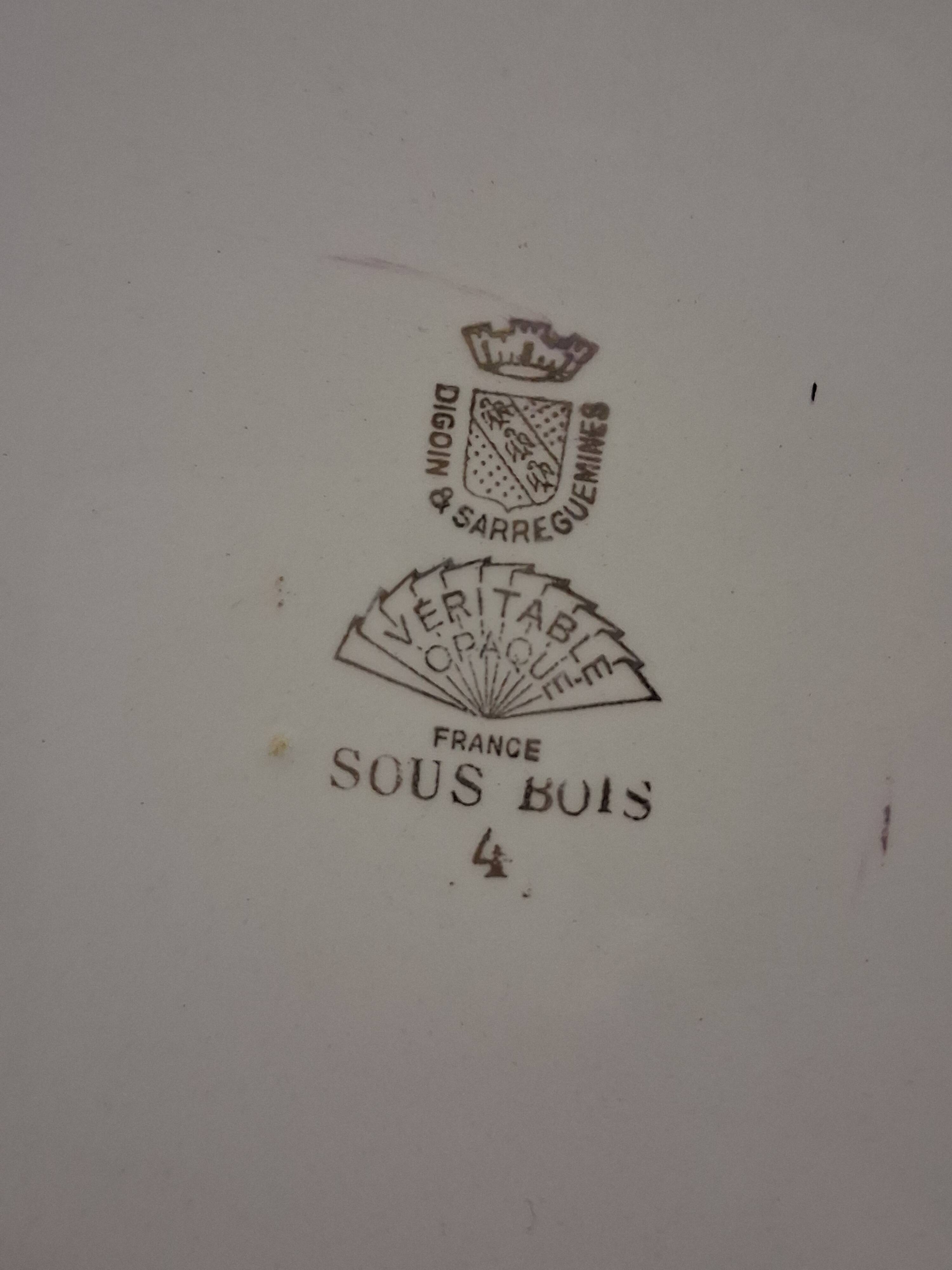 Set of 6 flat plates from Digoin Sarreguemines in good condition.
