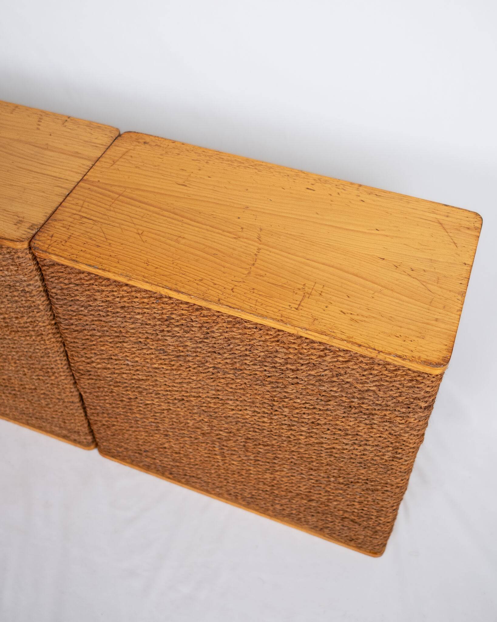 Series of 4 low tables made of cord and pine, France, 1980s.