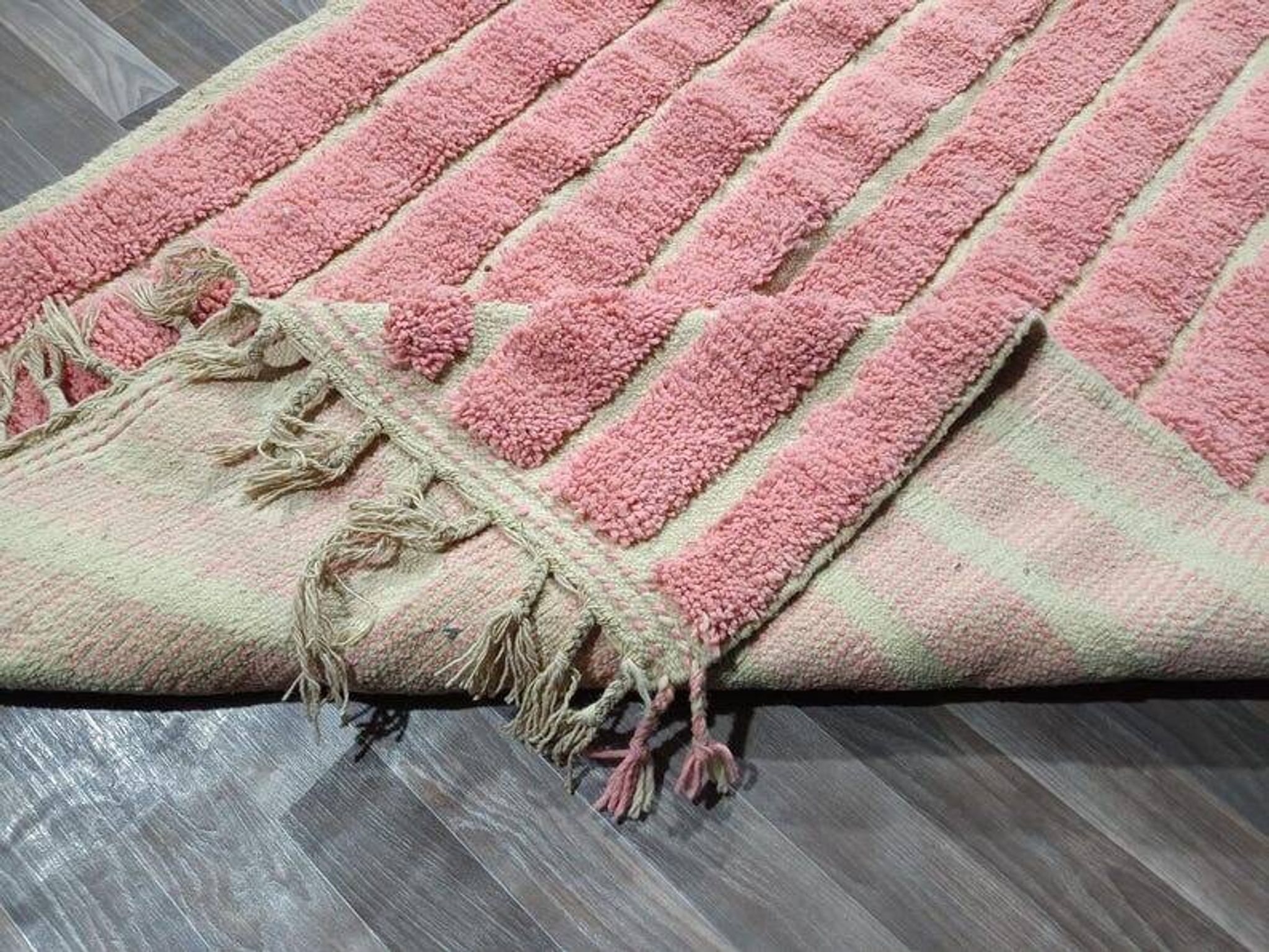 Handmade pure natural wool Berber rug in pink, size 150 x 250 cm.