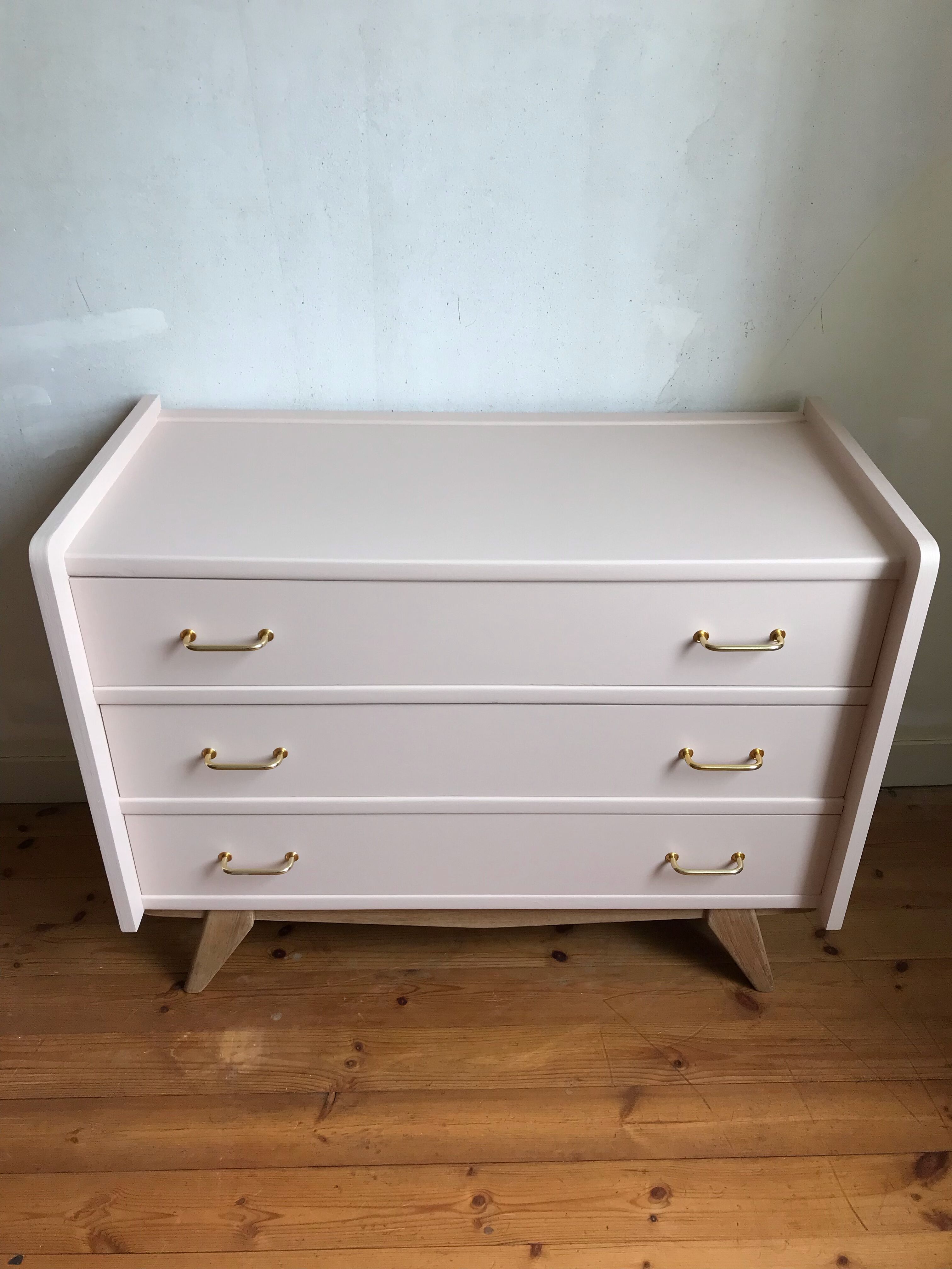 Commode year 50 painted in Setting Plaster from Farrow & Ball