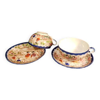 2 old Japanese porcelain cups