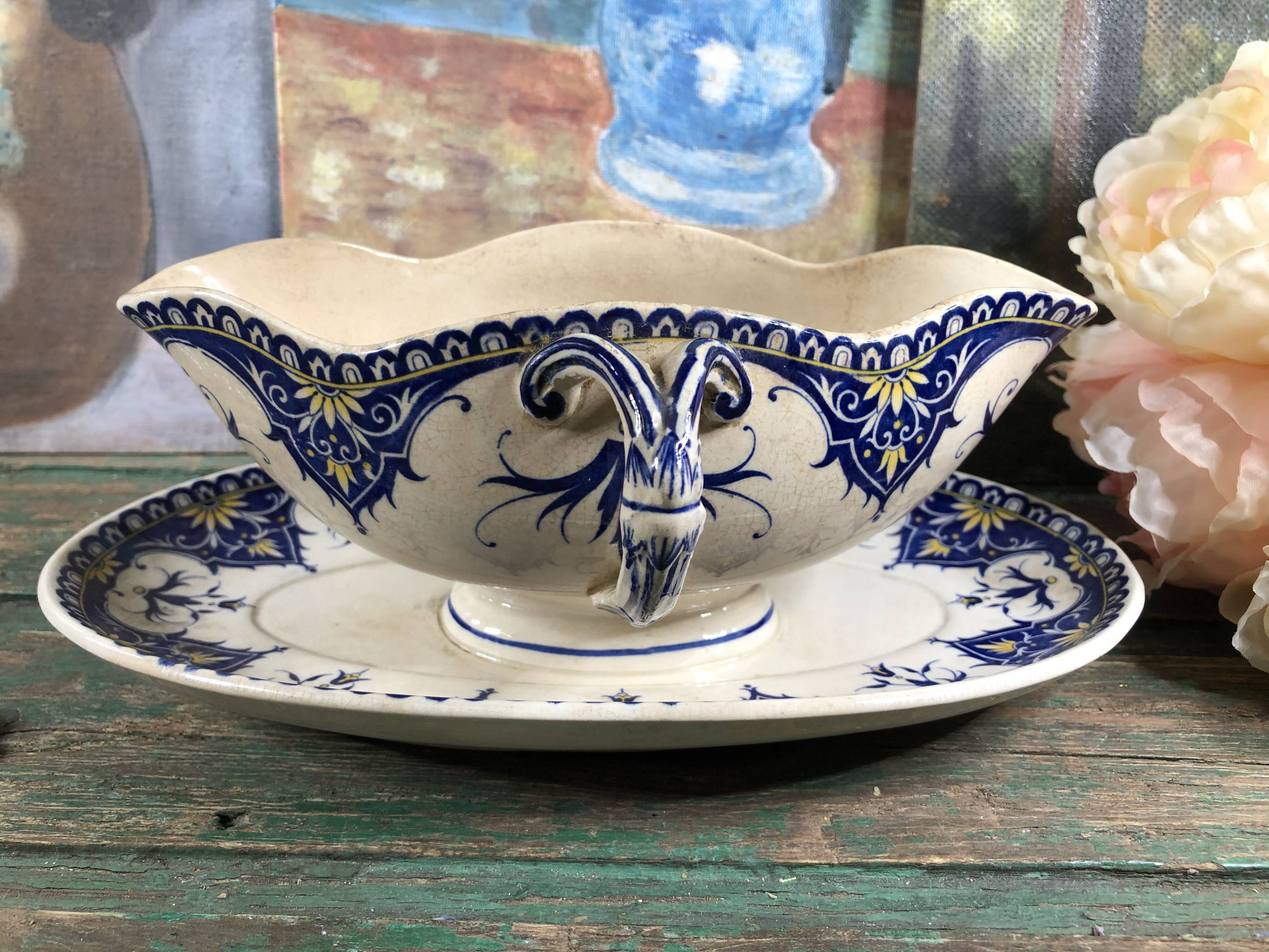 Saucière Sarreguemines modele Cluny décor arabesque bleue