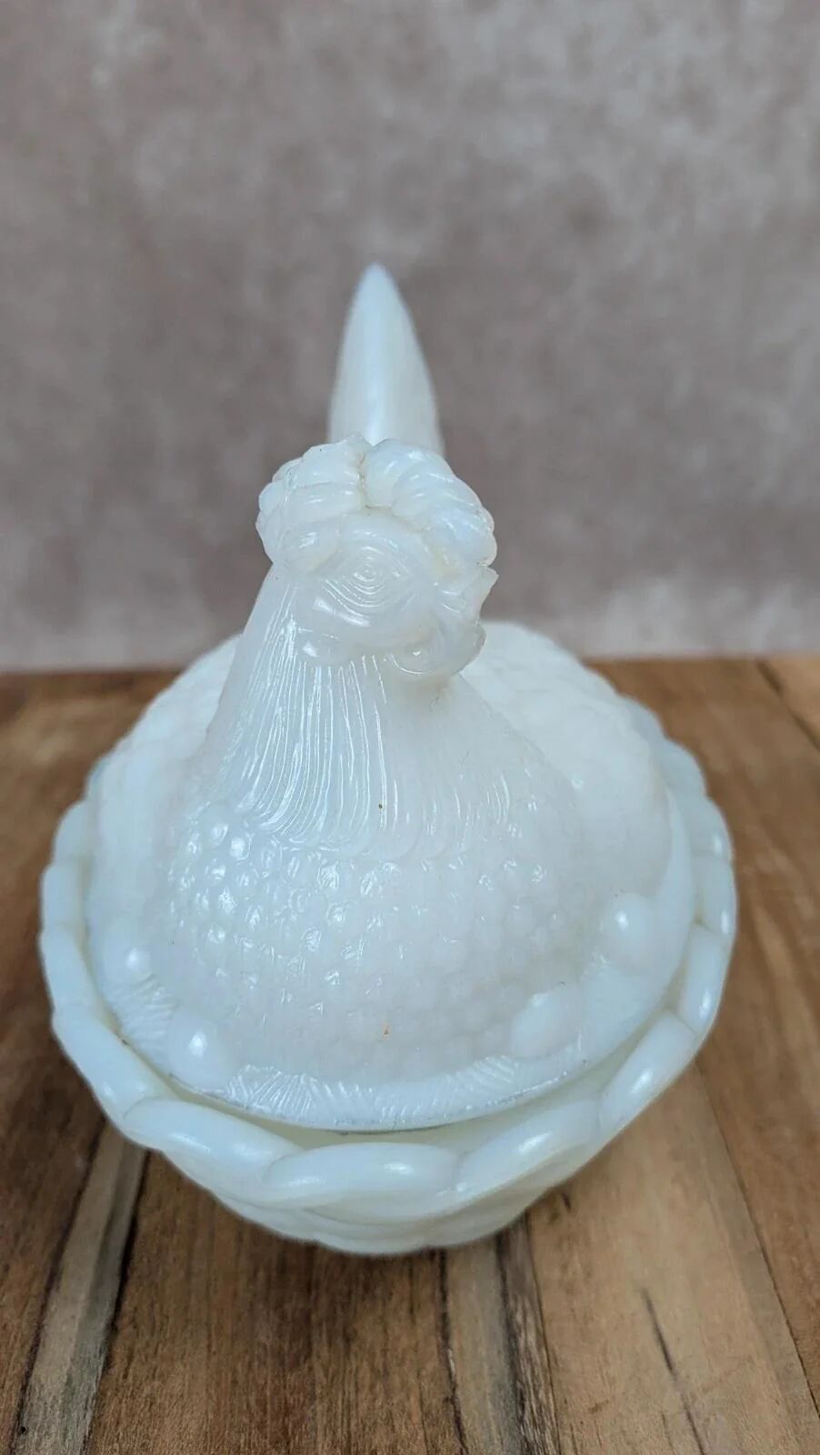 Hen on white opaline glass basket – marked Sv