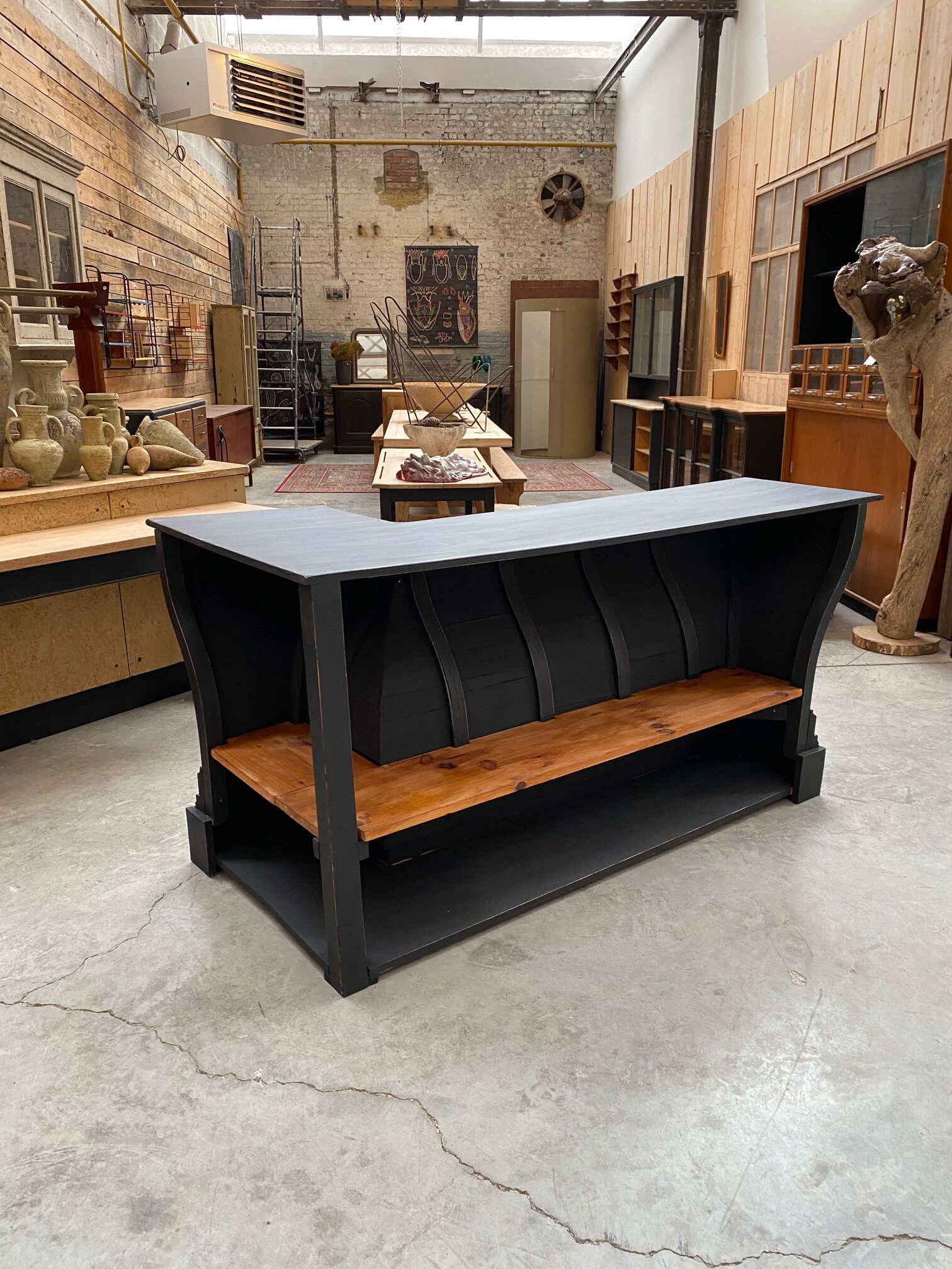 XXth middle corner counter