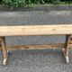 Banc de ferme vintage rénové en bois massif brut