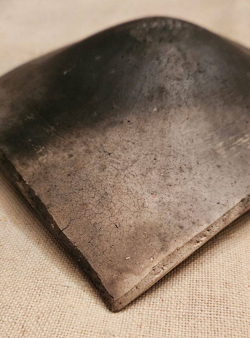 Diamond-shaped Raku bowl signed by Annie Braut