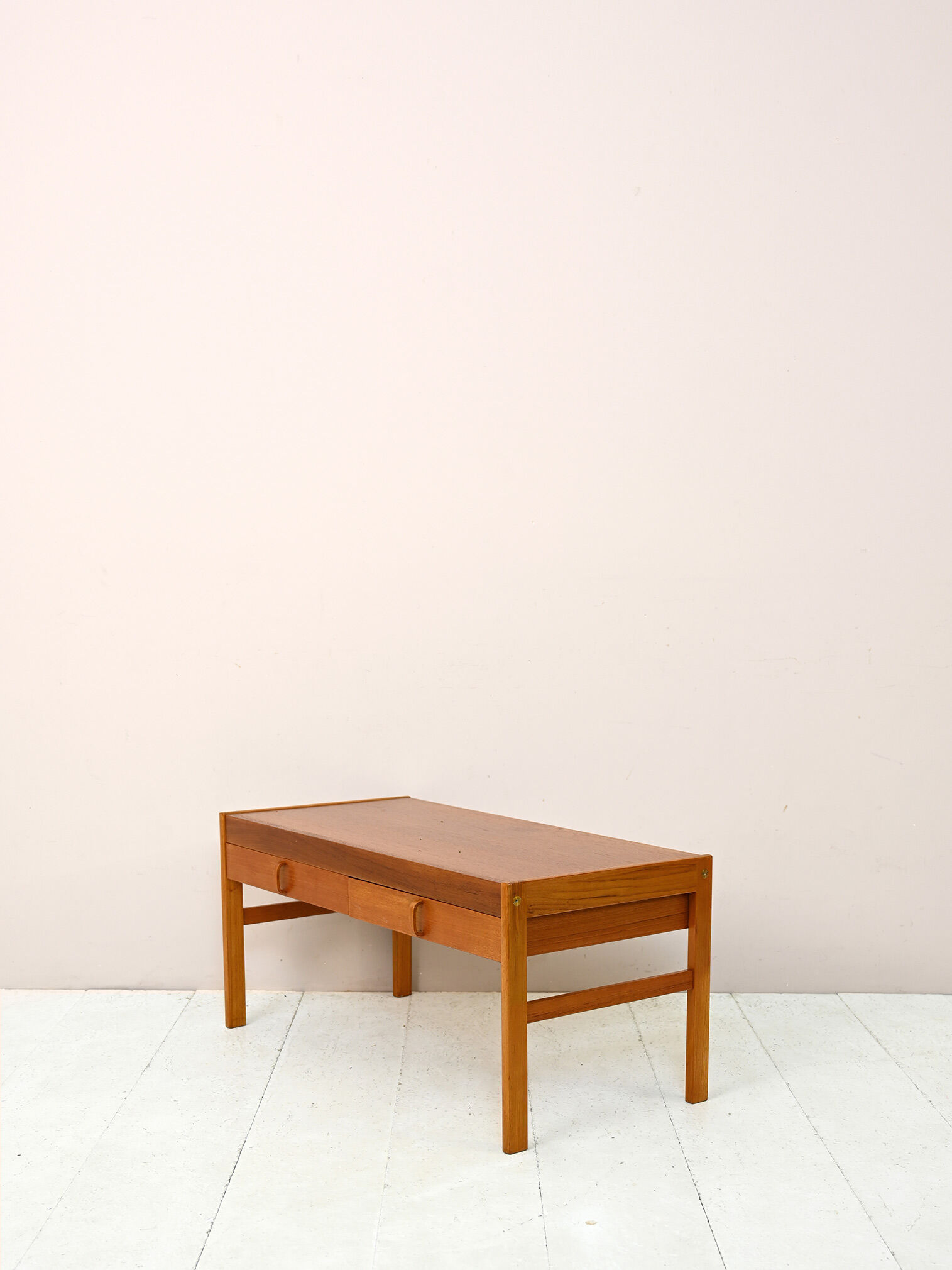 Low TV stand cabinet