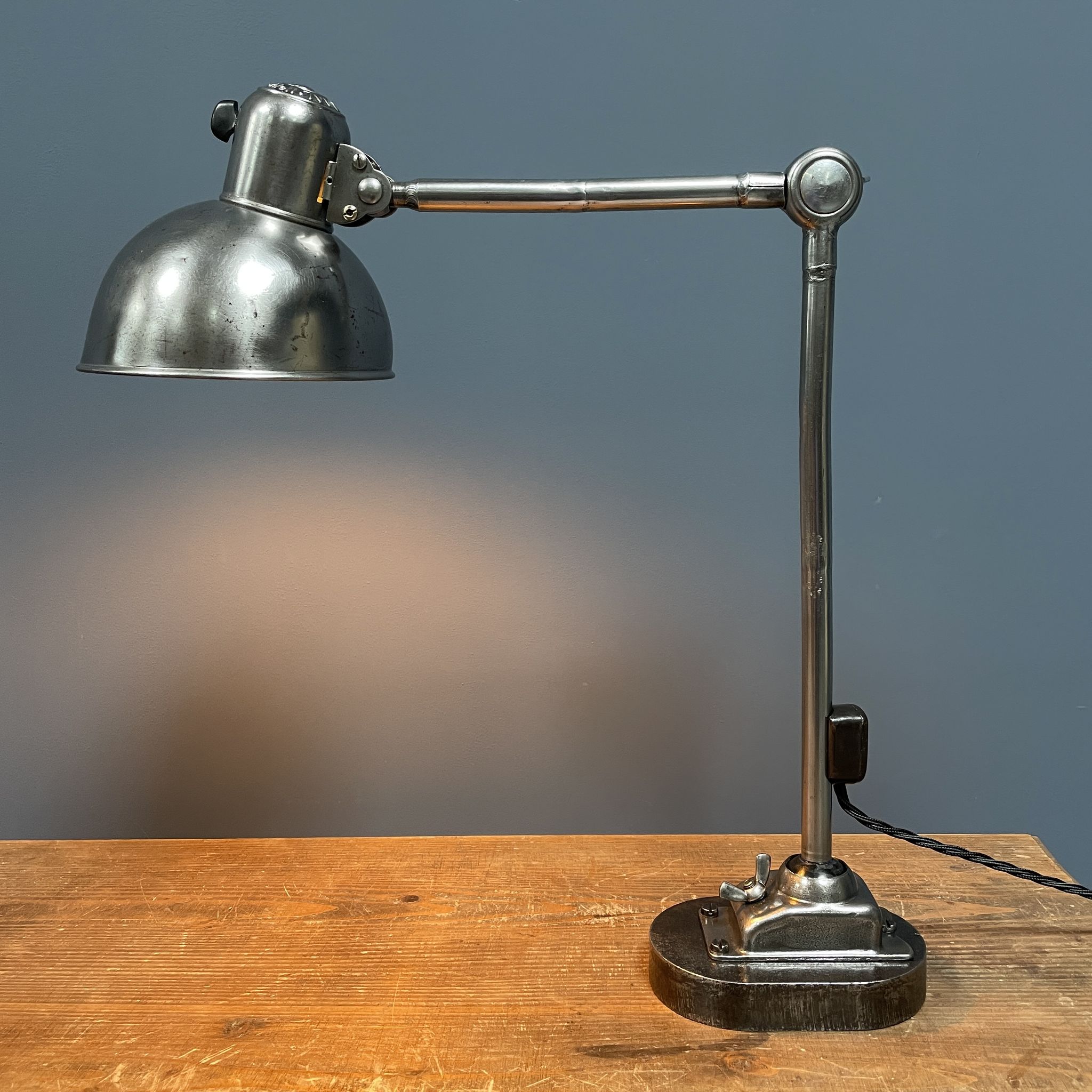 Lampe de table d’atelier Kaiser idell modèle 6726 polie des années 1930