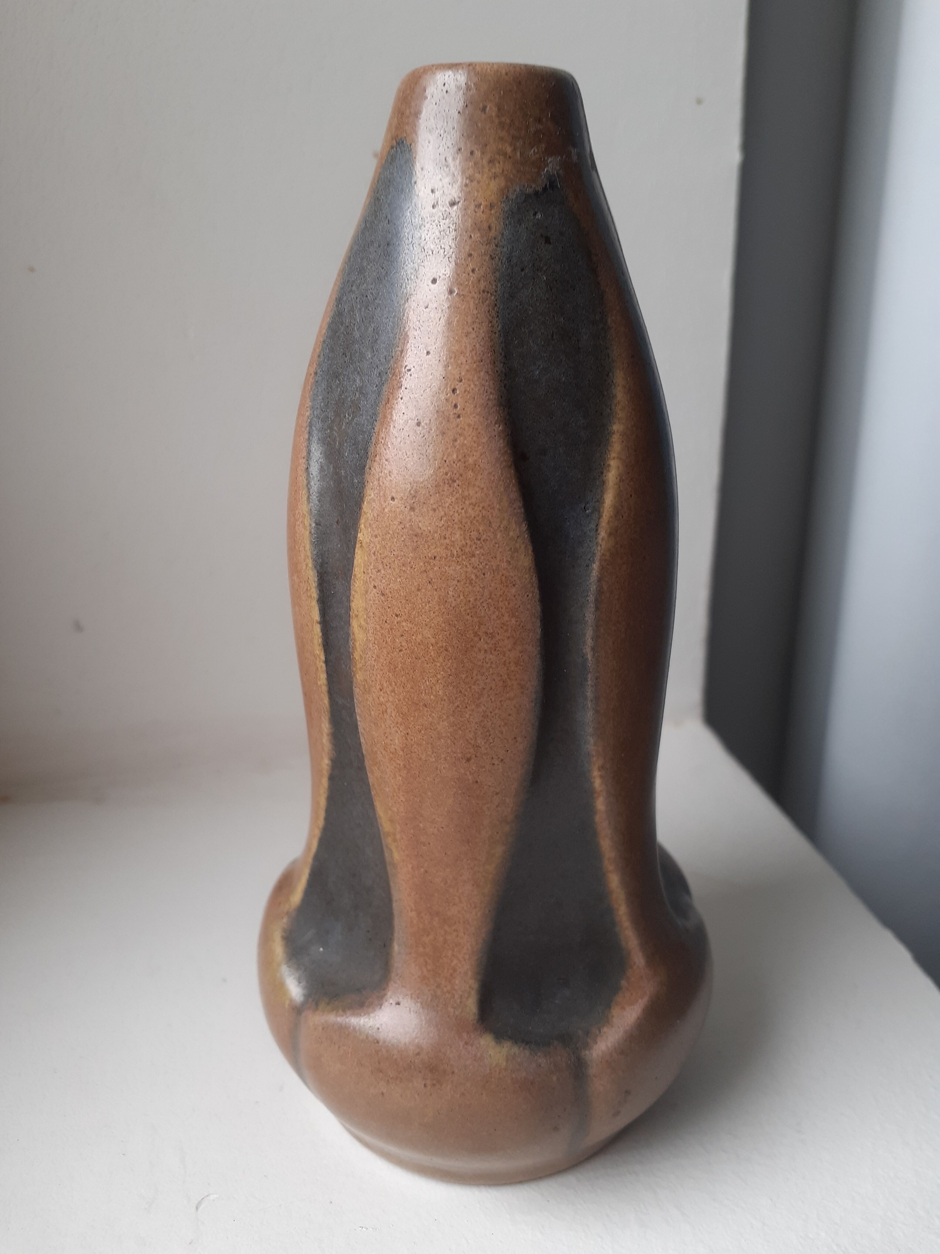 Lourioux sandstone vase