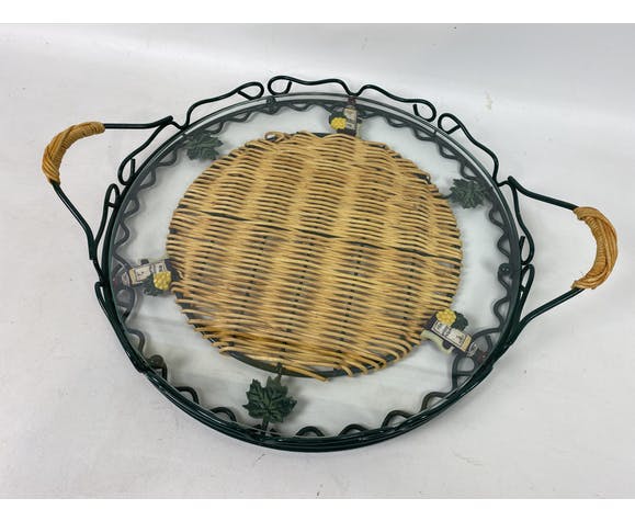 Round metal tray and glass decoration wine and vines