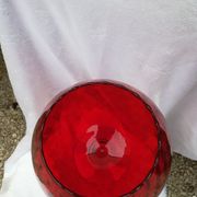 Vase en verre rouge