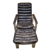 Fauteil et ottoman Pulkka par le designer finlandais Ilmari Lappalainen