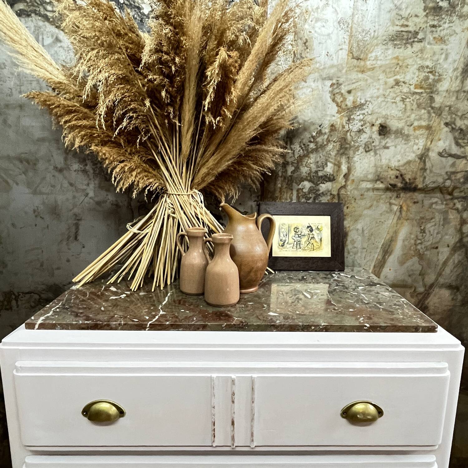 Mustache feet chest of drawers