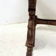 Table a manger de style Renaissance en bois massif sculpté XX siècle