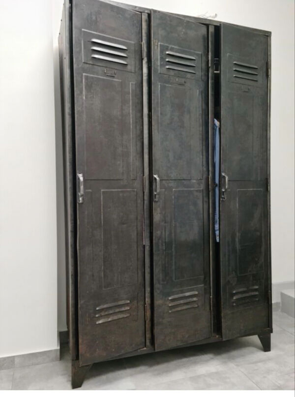Armoire vestiaire métallique acier métal industriel 1950