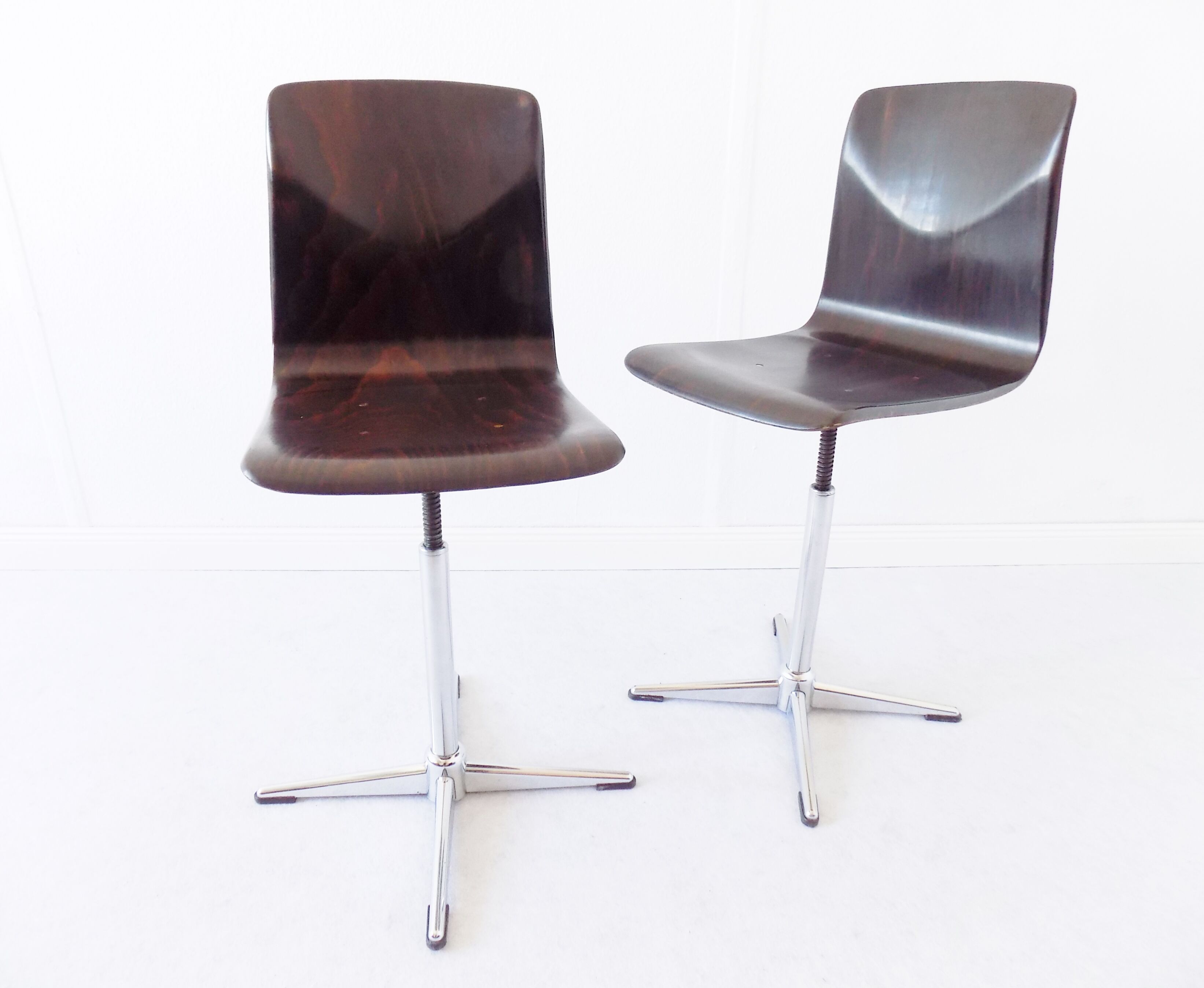 Set of 2 Thur Op chairs