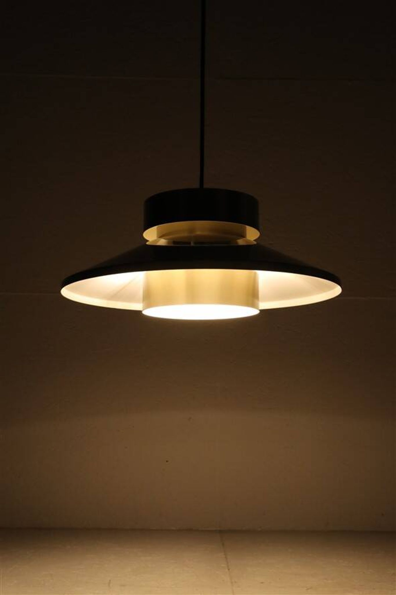 Lyskær Belysning “U.F.O” pendant lamp / Space Age / Danish modern design / gold / brass / aluminium / 1970s