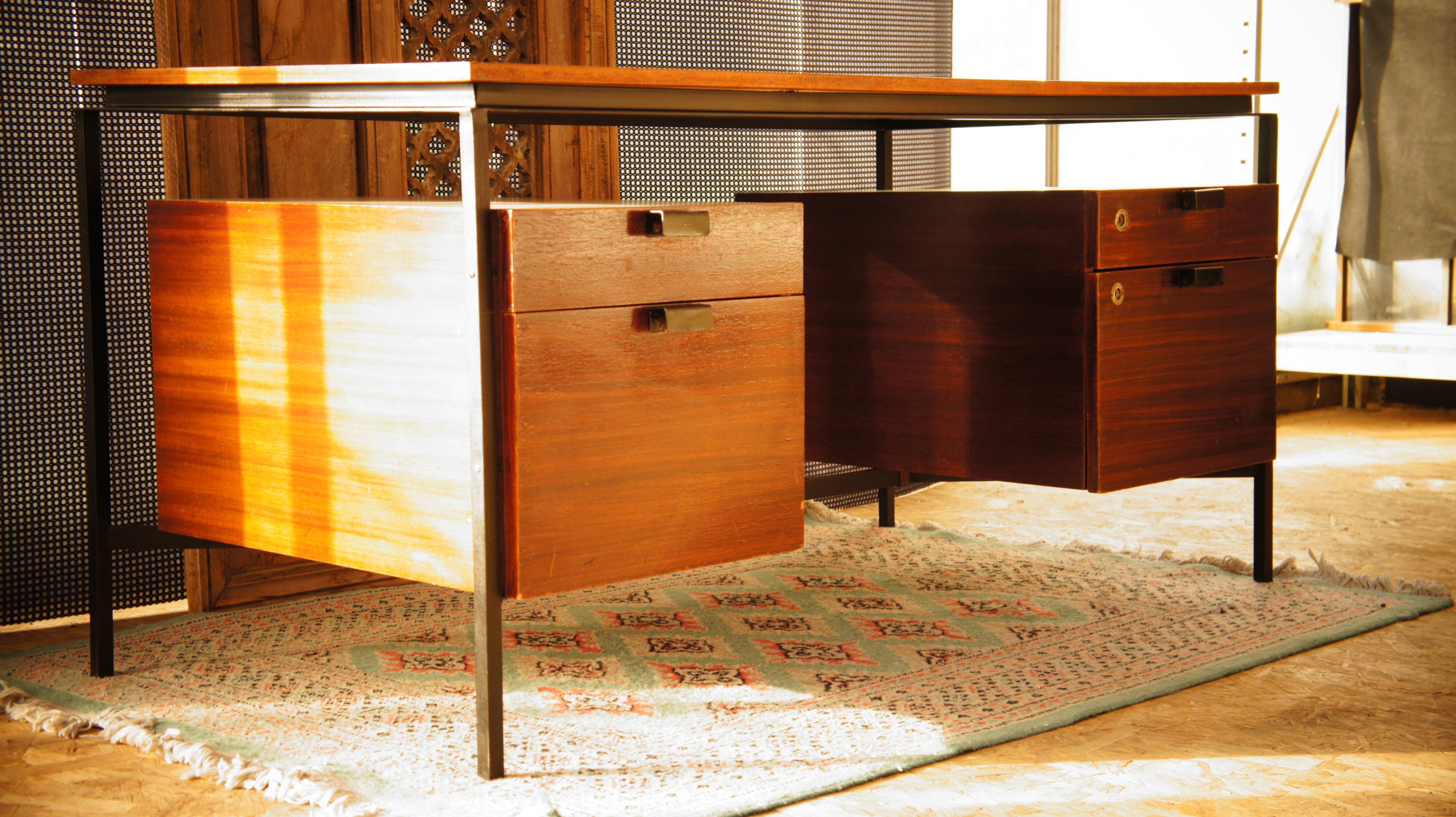 Bureau CM172 par Pierre Paulin pour  Thonet 1950