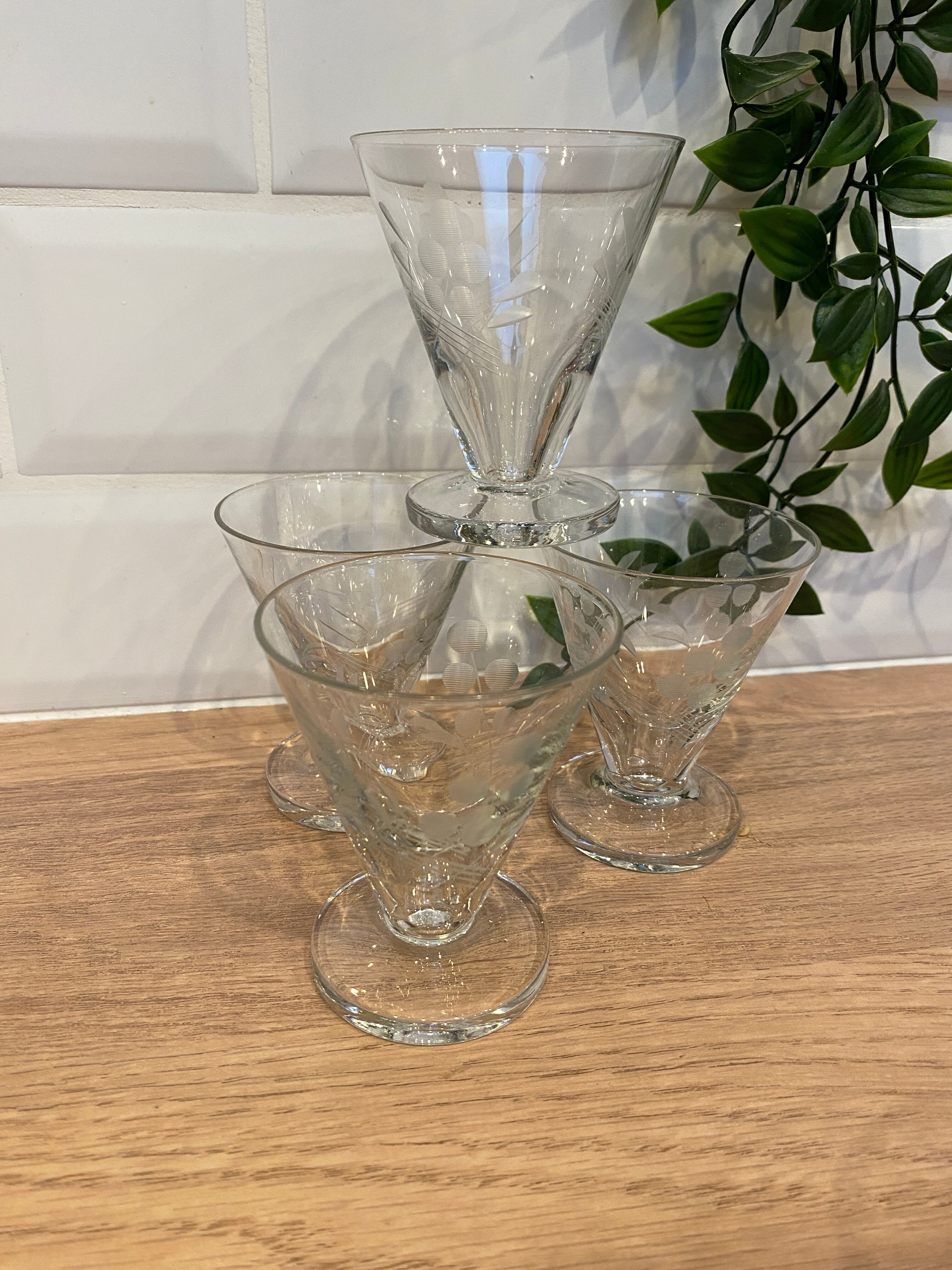 Set de 4 verres à vin blanc en verre gravé