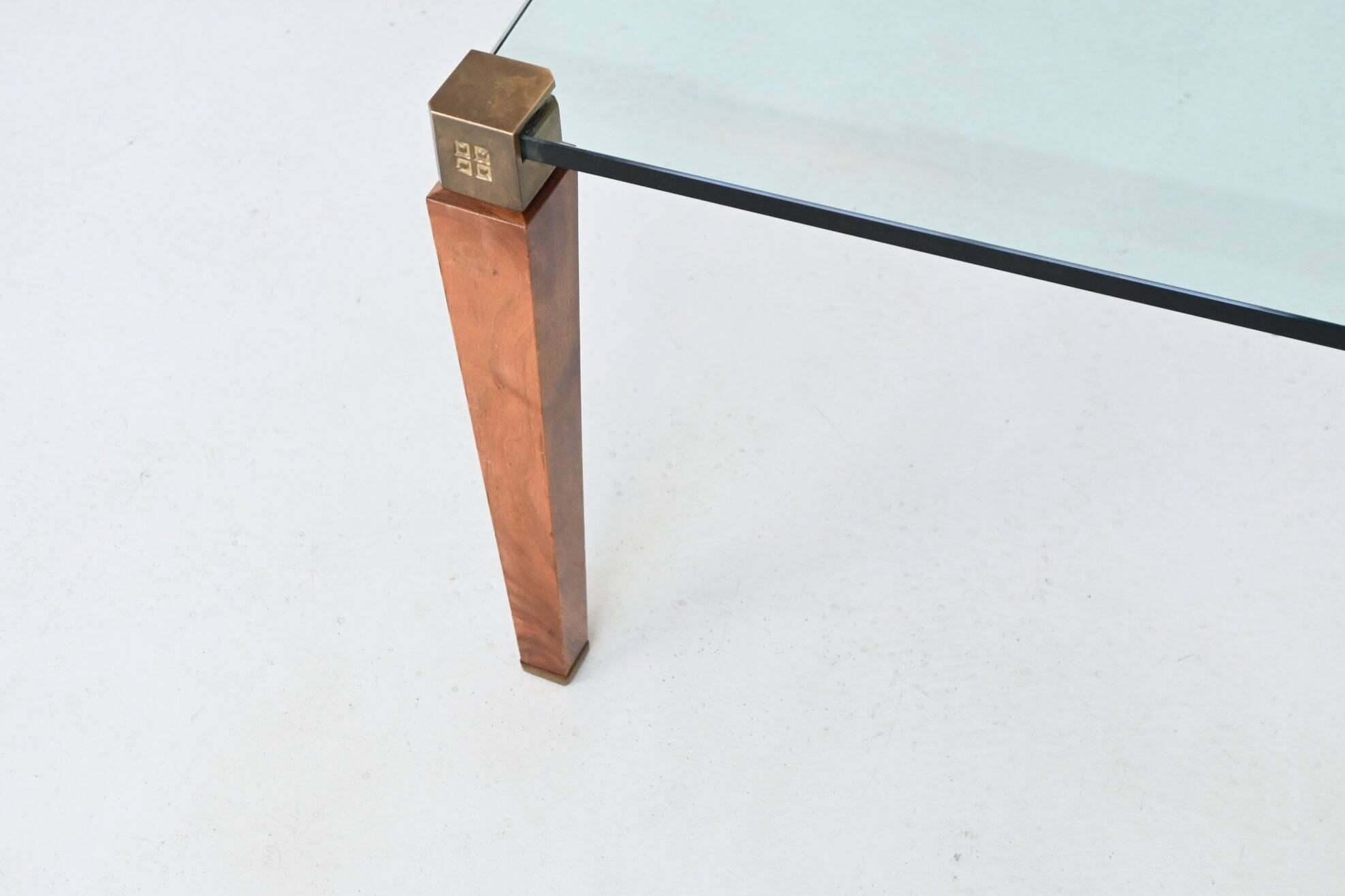 Table basse carrée Peter Ghyczy en laiton et verre, Pays-Bas, 1970