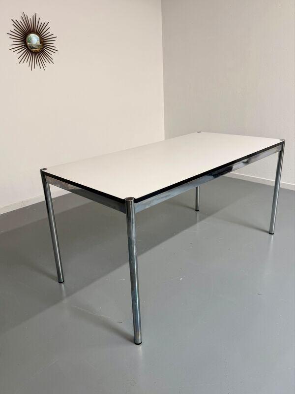 Bureau ou table design USM Haller plateau blanc structure métal
