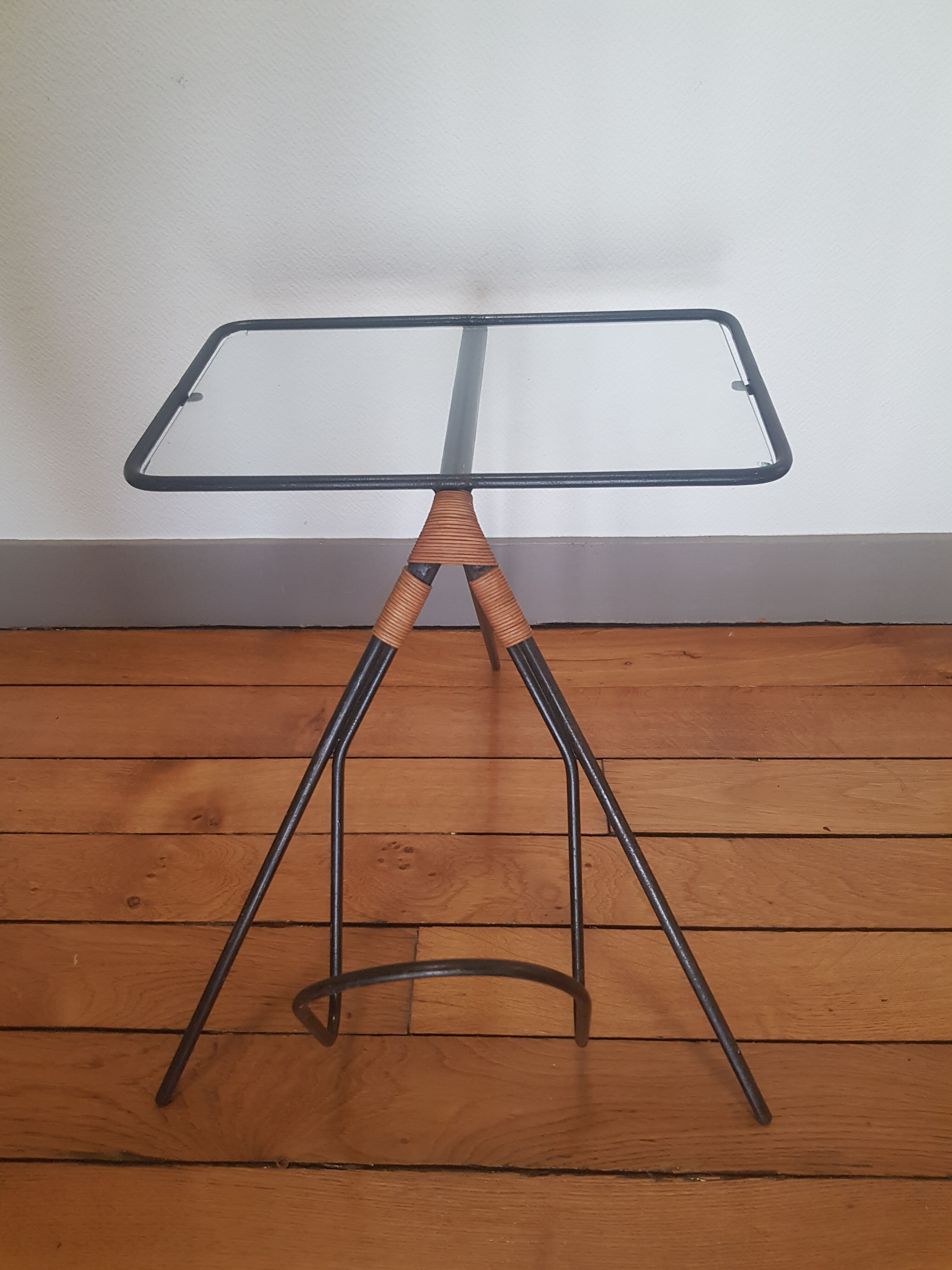 Coffee table/review holder