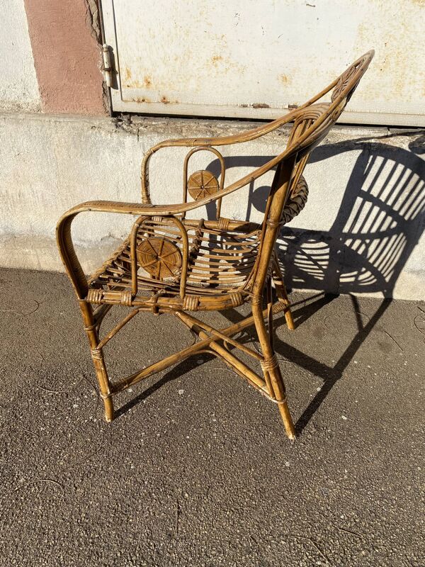 Fauteuil en osier à médaillons