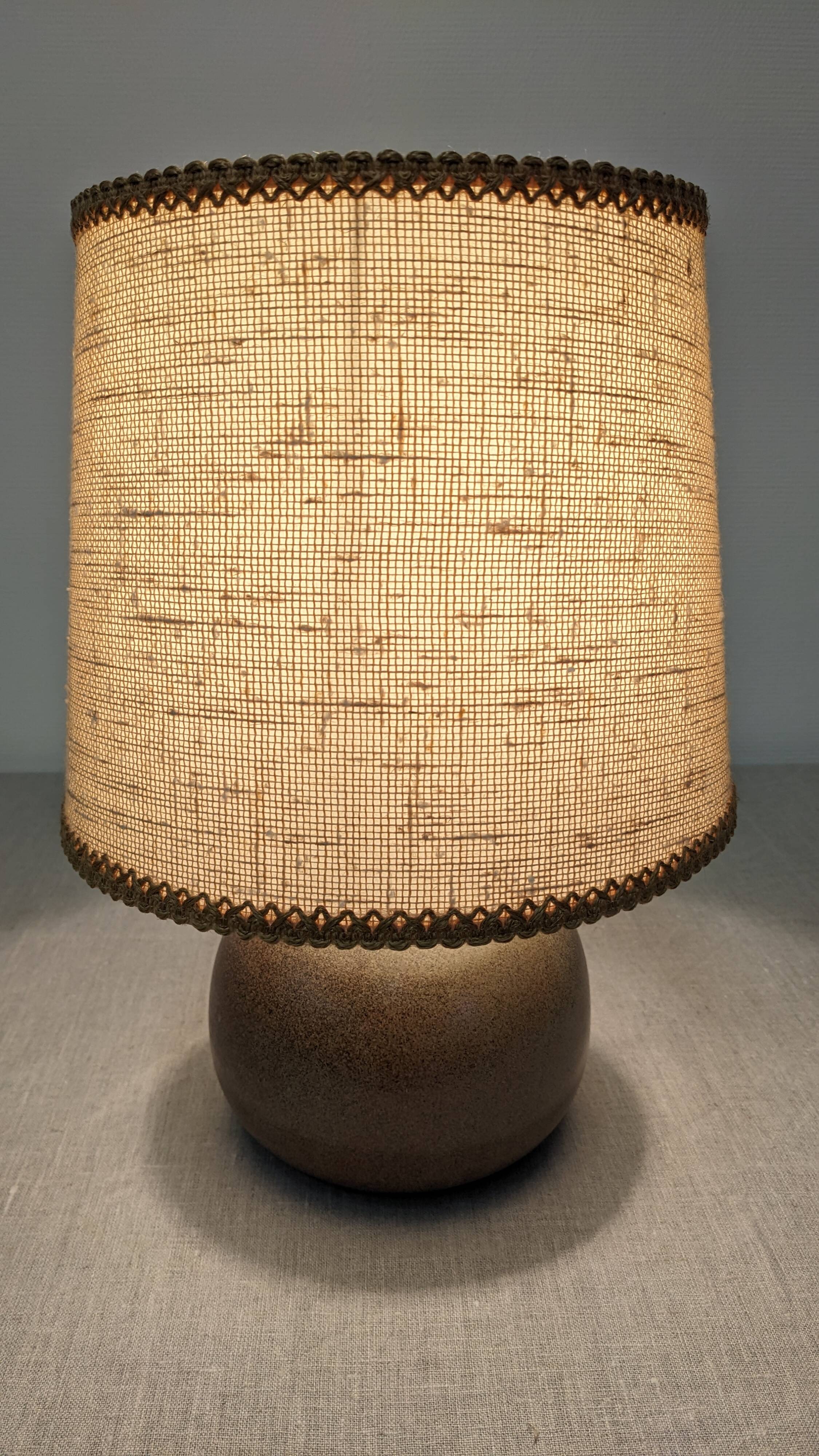 Lampe boule en terre cuite vernissée, France vers 1970