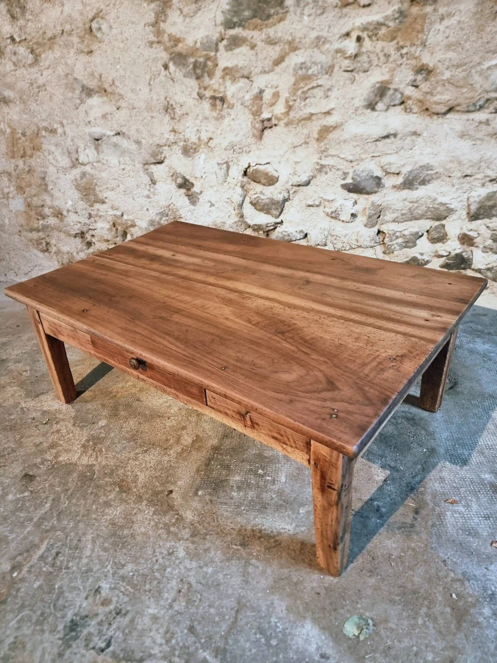 Table basse ancienne française en noyer avec tiroir – XIXe siècle, vers 1850