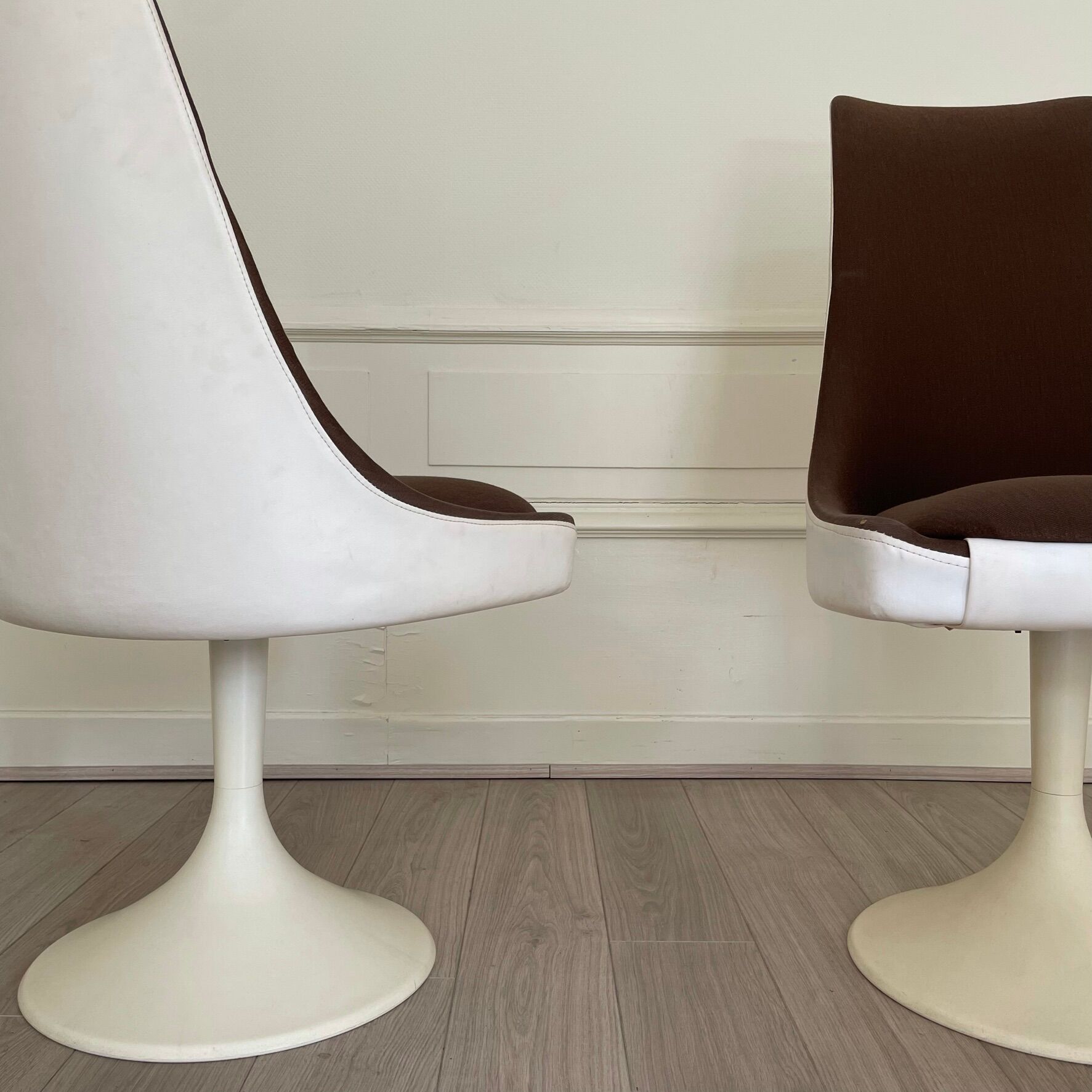 Tulip foot armchairs, 1970