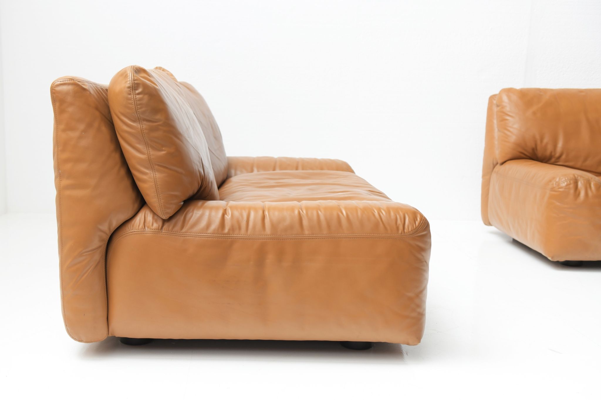 Canapés en cuir cognac Bengodi design Cini Boeri pour Arflex Italie