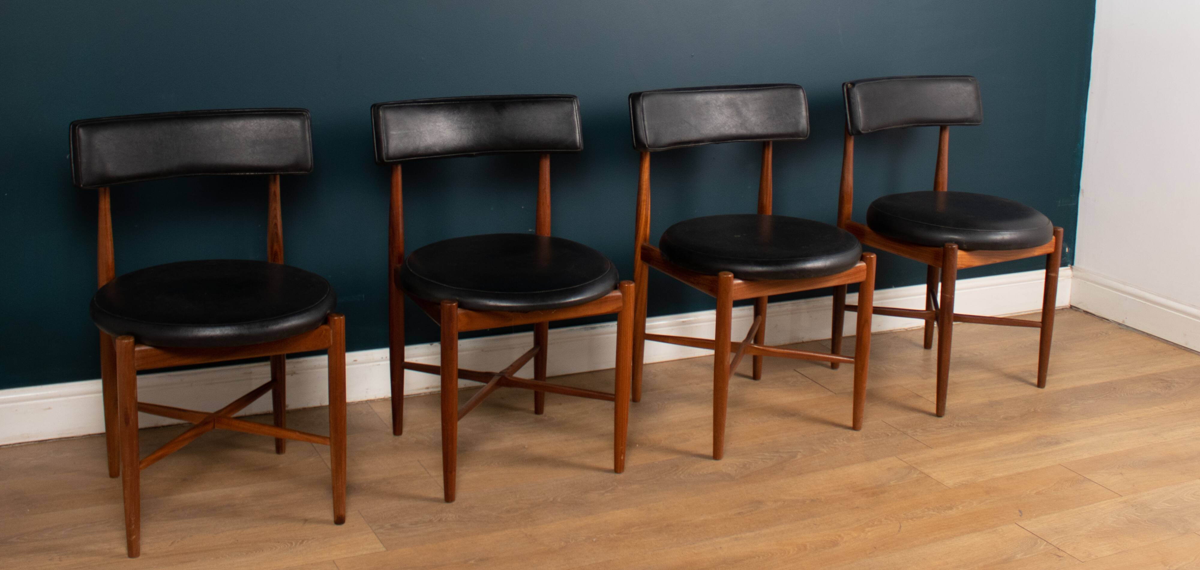 Table à manger et 4 quatre chaises GPlan Fresco par Victor Wilkins