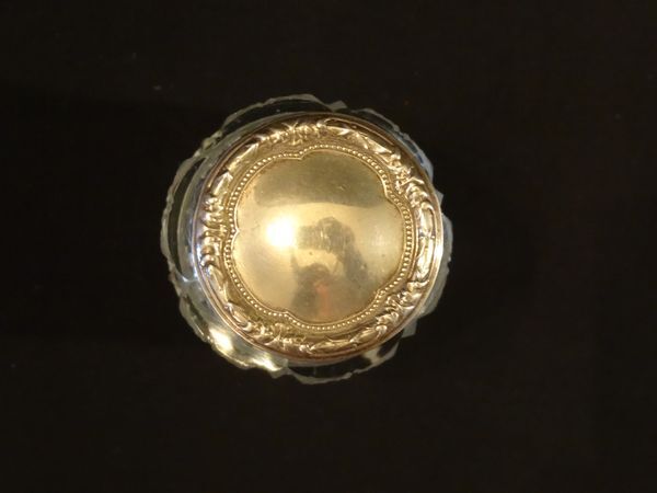 19th Bottle in chiselled crystal