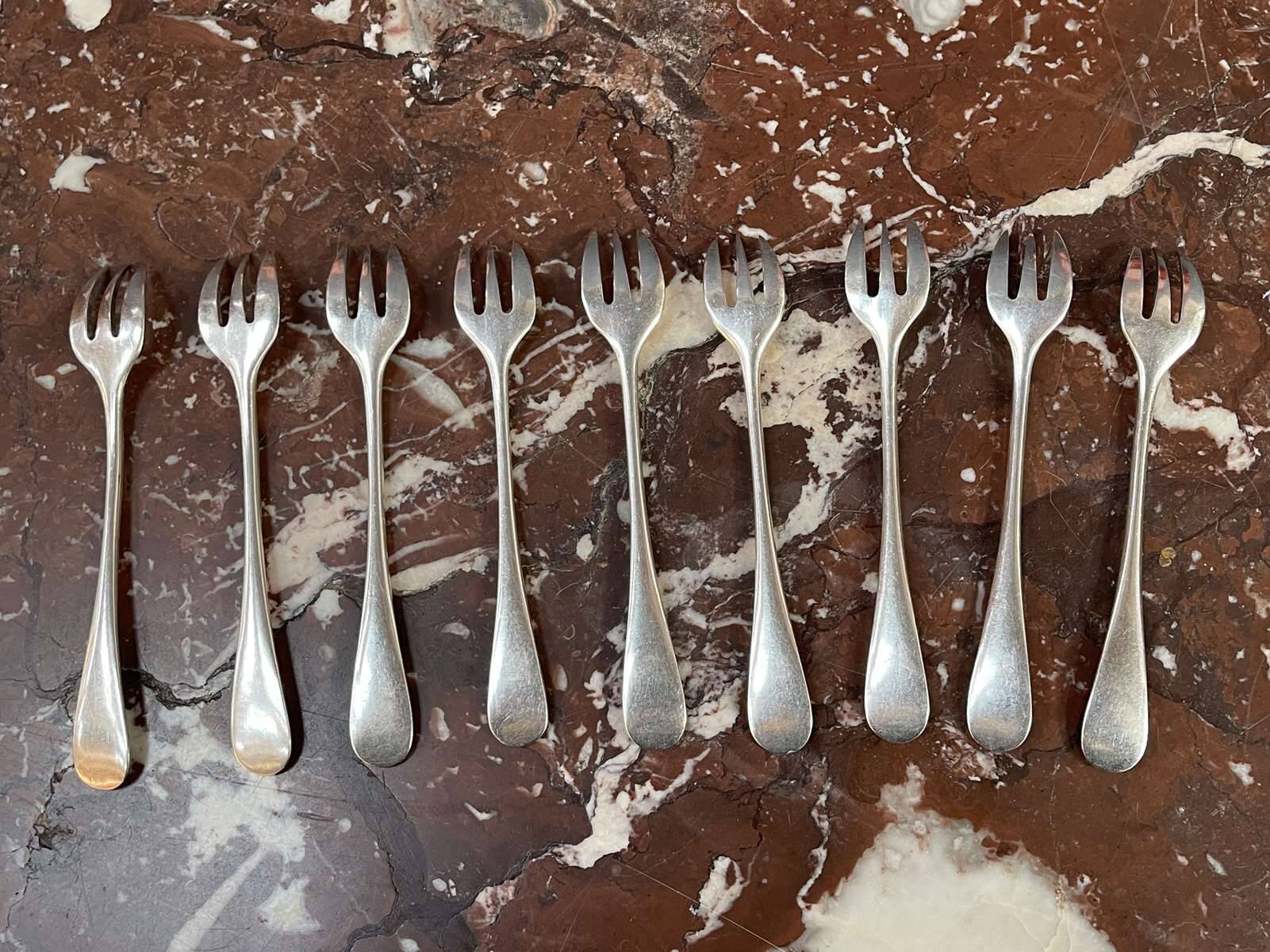 Série de 9 fourchettes à huitres en métal argenté Christofle - Vieux Paris