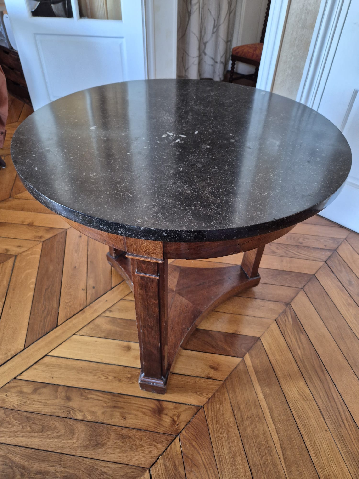 Mahogany side table with mahogany veneer: