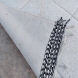 White rug in natural wool, 250cm x 150cm