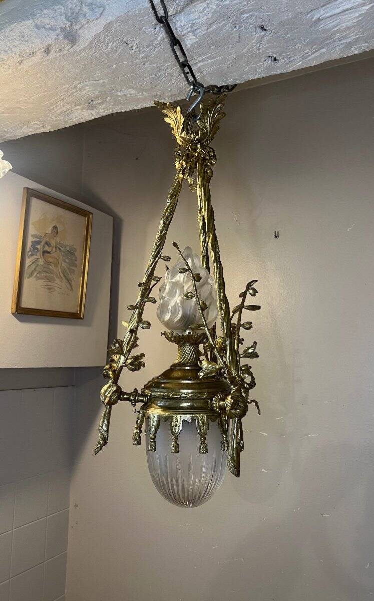 Empire Lantern