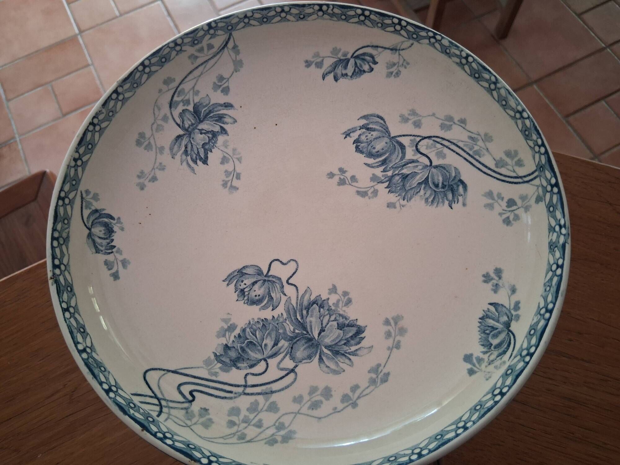 Service of 33 plates and compote dish Royat U&C Sarreguemines 1900 in blue ironstone.