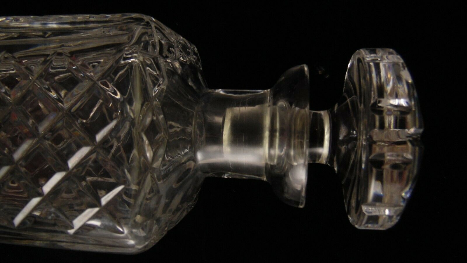 Whisky service including 1 carafe and 5 cups cut crystal mugs