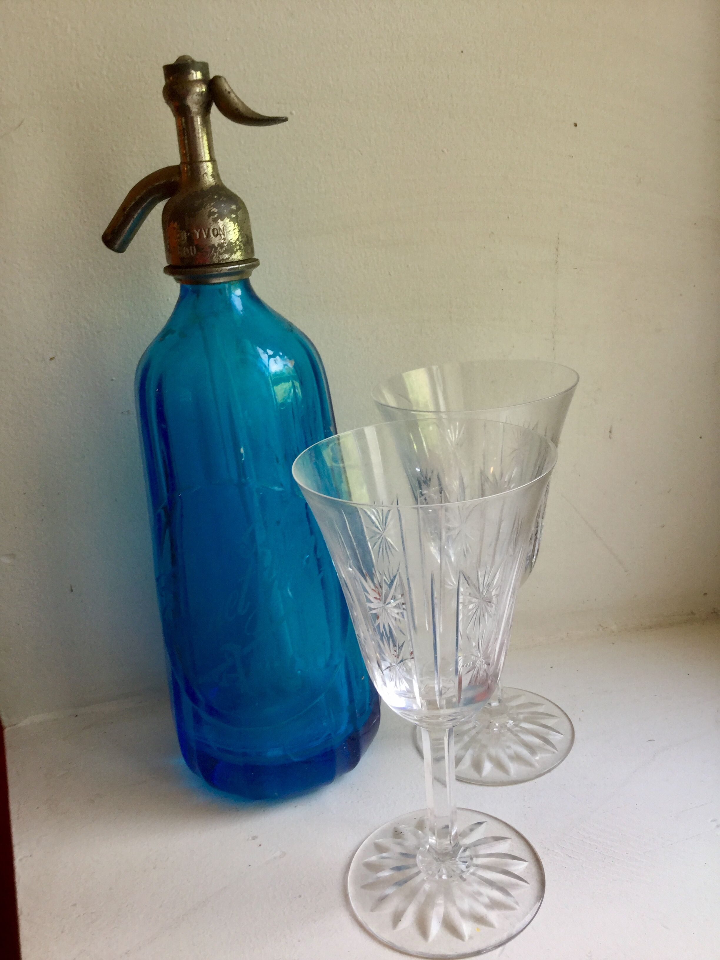 Old siphon blue brasserie Paris